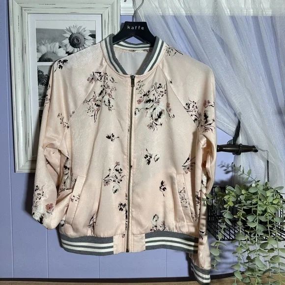 Lightweight jacket - Picture 1 of 3